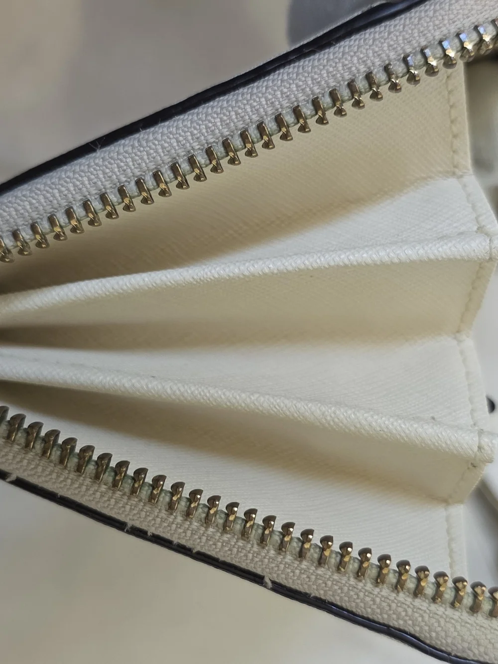 Kate Spade Newbury Lane Neda Zip Around Wallet in Cream Saffiano Leather.
